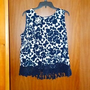 Liz Claiborne Navy and White Floral Top Xl